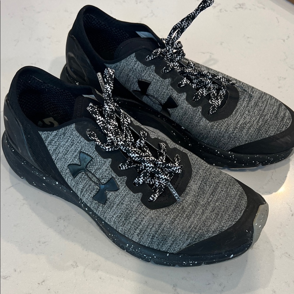 Under Armour Men's Black and Gray Athletic Sneakers